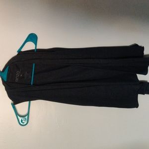 Sleeveless grey pullover